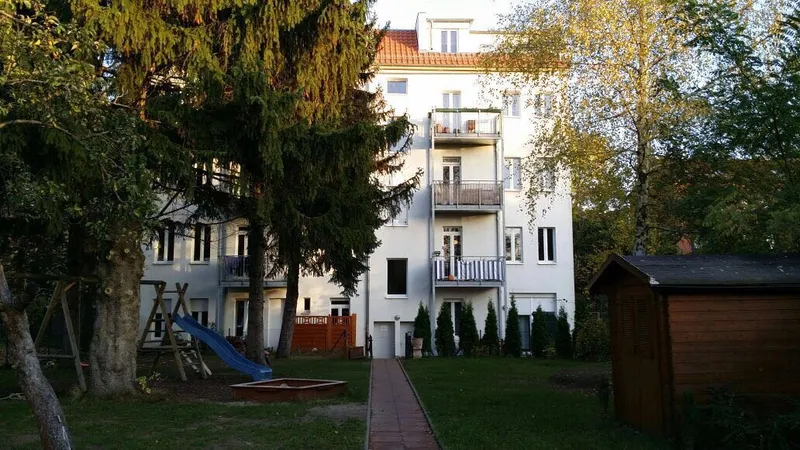 EG 2,5 Zimmer Wohnung mit großer ruhiger Terrasse — photo 1